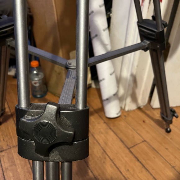 Ravelli tripod stand premium 67”-70” adjust aluminum and plastic - Picture 5 of 5